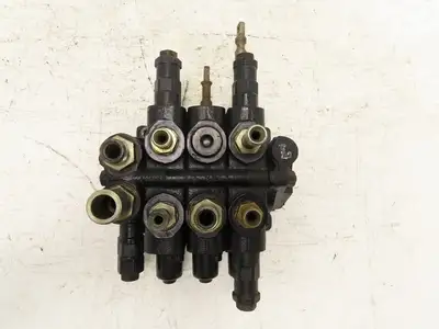 Nissan CWP02L25S Forklift Hydraulic Control Valve 21030-35599