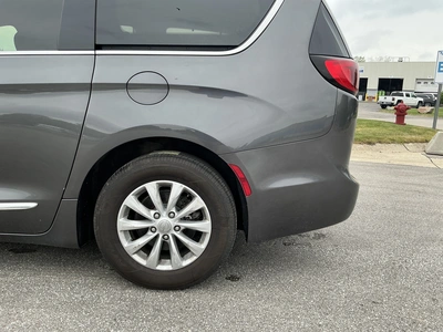 USED 2019 CHRYSLER PACIFICA