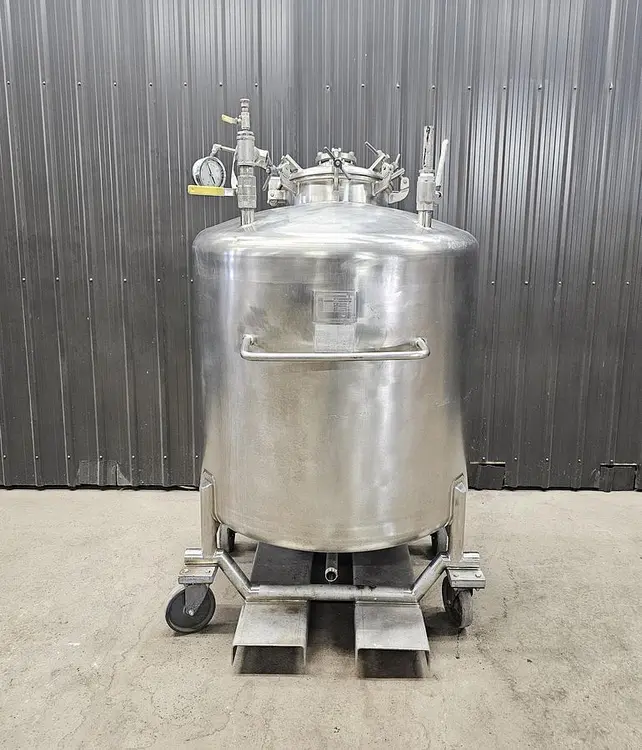 Used MUELLER _UNKNOWN_ Stainless Steel Tanks Quebec CA | Carter-Wilson Equipment Services #746131