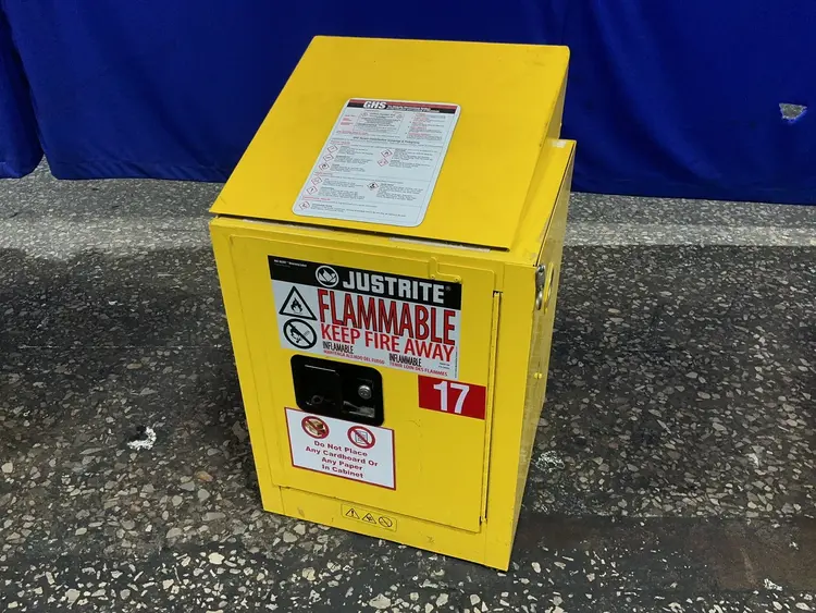 Used JUSTRITE 890420 Cabinets Ohio US | HGR 24 #1460135