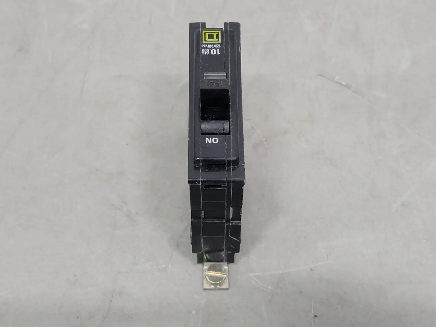 NEW SQUARE D QOB140