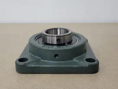 NEW NTN UC211-200
