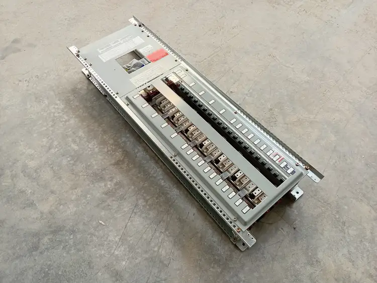 Used 2002 CUTLER-HAMMER POW-R-LINE 1A Switchgears British Columbia CA | Lenmark #1430110