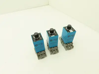 Idec RTE-B2AD24 Electronic Timer Relay Socket 24V 10A 240V 4 Adjustment Lot of 3