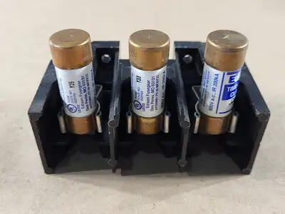 Disconnect Switch w/ 3 Times 30 Amp Fuse JDL30