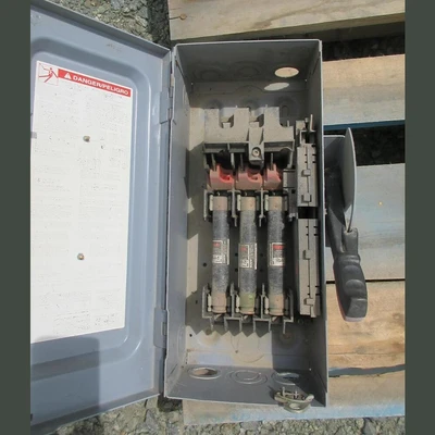 Square D 30 Amp Fusible Disconnect