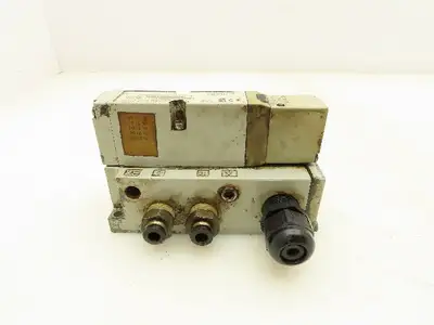 Numatics 122BA4Z2MN00061 Pneumatic 4/2 Solenoid Valve w/Manifold 24VDC  Lot of 2