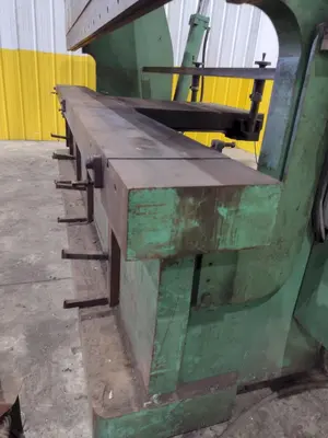 250 TON X 12' ACCURPRESS MODEL #725012 HYDRAULIC PRESS BRAKE: YOBRO #24251
