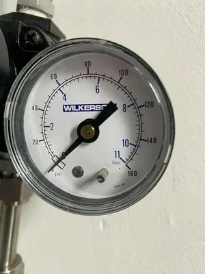 USED WILKERSON R16-03-GN0A REGULATOR W/ PRESSURE REGULATOR & 1/2" & 3/4" FITTING