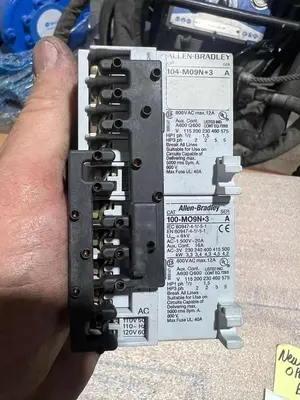 NEW OPEN BOX AB Allen Bradley 104-M09ND3 Motor Control Contactor STK L799CC