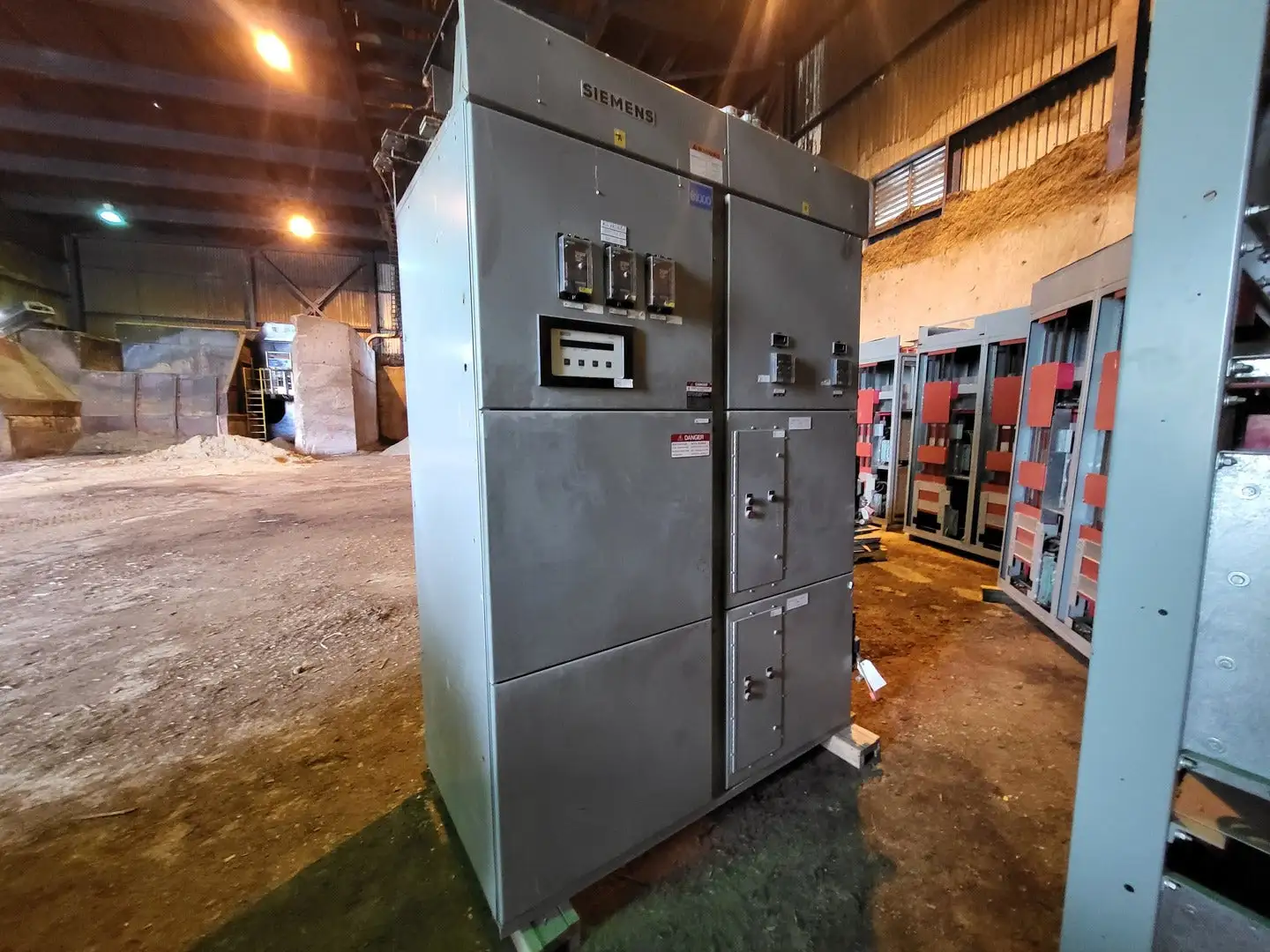 4160 Volts, Series 81000 Two-Column Motor Control Center (MCC) Section