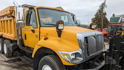 USED 2005 INTERNATIONAL WORKSTAR 7400