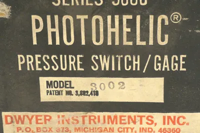 NEW DWYER 3002 PRESSURE SWITCH GAUGE