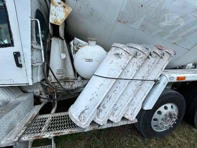 Used 2007 ADVANCE FD3000 Concrete Mixer Trucks Florida US | Big D Heavy Equipment #1556979