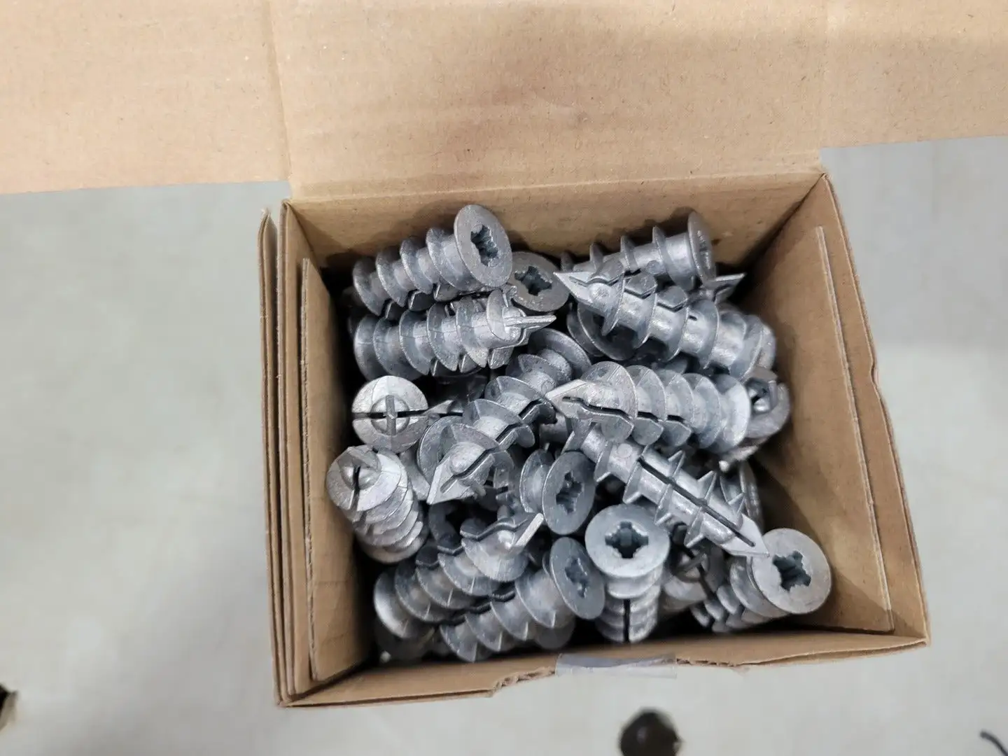 NEW UCAN FASTENER JET100