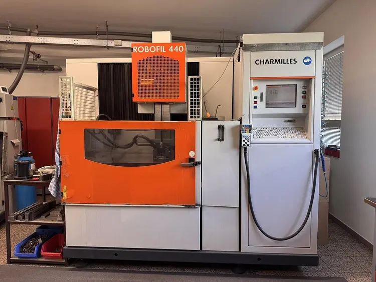 Used 2001 CHARMILLES ROBOFIL 440 Wire EDM CZ | Amaron s.r.o. #1456405