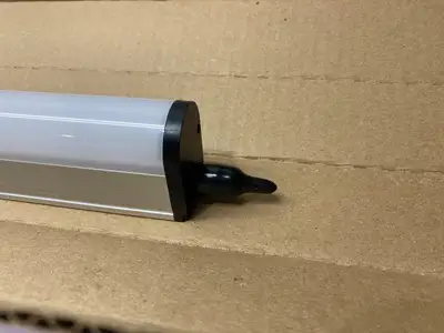 USED BANNER LED WORKSTATION LIGHT BAR 1130MM LENGTH 4-PIN M12 87484
