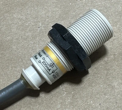 NEW Omron E2F-X5E2