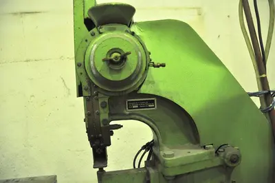 USED AYLESBURY STYLE 120 - RIVET SETTING MACHINE