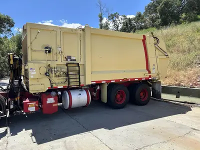 USED 2011 AUTOCAR XPEDITOR