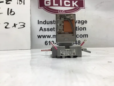 ALLEN-BRADLEY 700-HA33A1 SER.D RELAY w/ 700-HN126 SER.A BASE