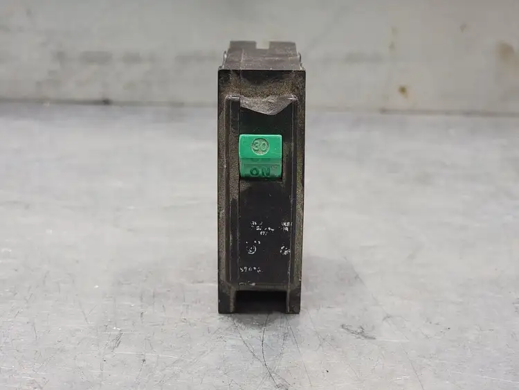 Used BRYANT _UNKNOWN_ Switchgears British Columbia CA | Lenmark #243549