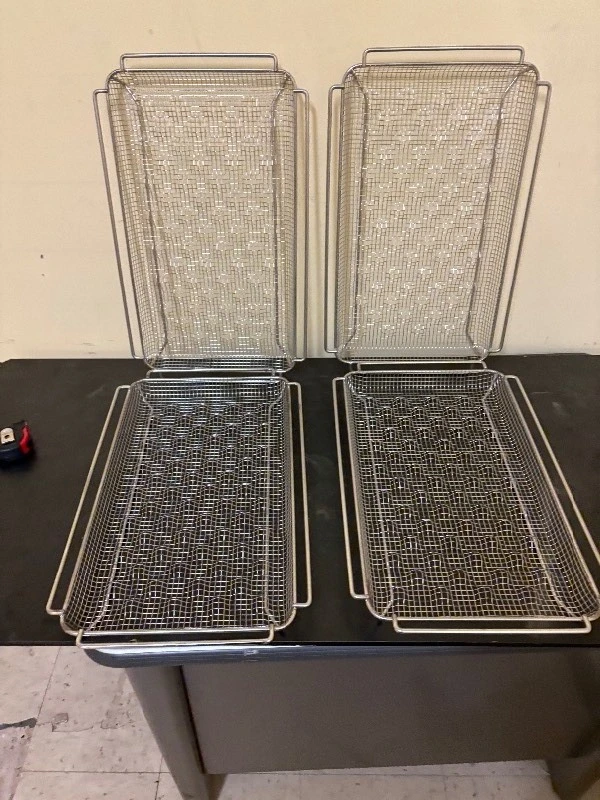 set of 4 wired baking sheets