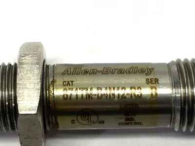 Used Allen-Bradley Ser. B Inductive Sensor MISSING HEX NUT & DAMAGED Proximity Sensors Michigan US | Maverick Industrial Sales #1470231