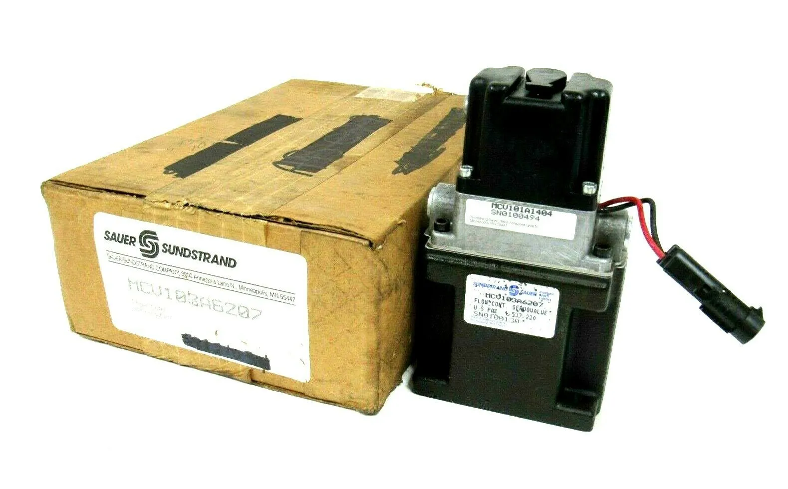 NEW SUNDSTRAND SAUER MCV103A6207 SERVO VALVE MCV101A1404