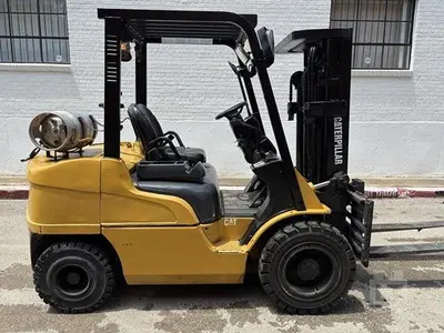 USED 2018 CAT GP30N