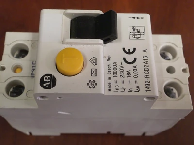 USED Allen-Bradley 1492-RCD2A16
