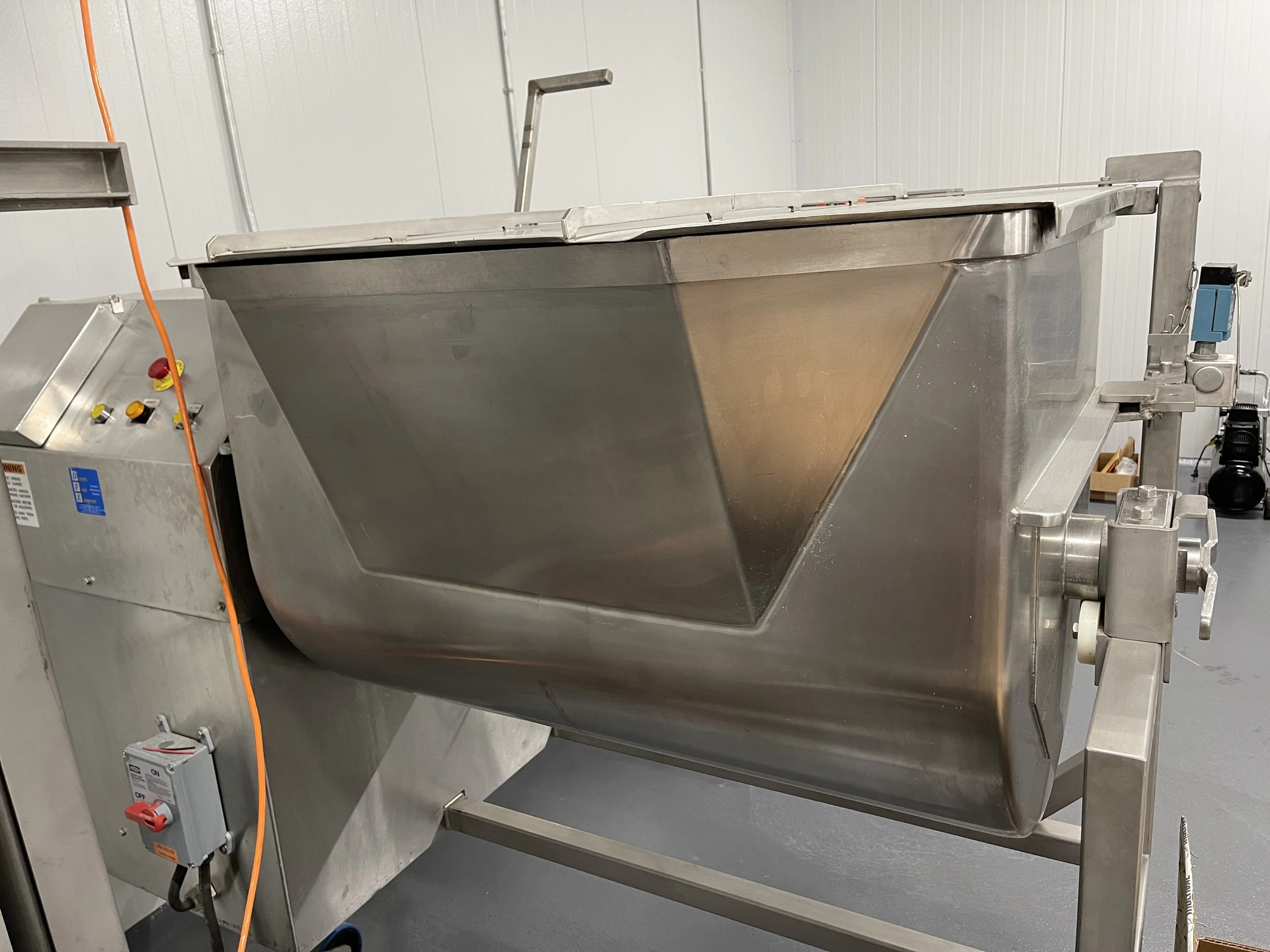 NEW DANIELS FOOD EQUIPMENT DMX Quad 600