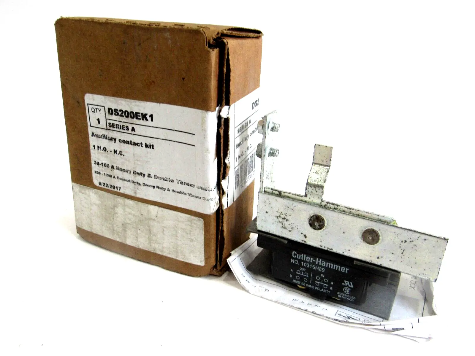NEW CUTLER HAMMER DS200EK1 AUXILLIARY CONTACT KIT SERIES A 1031GH89
