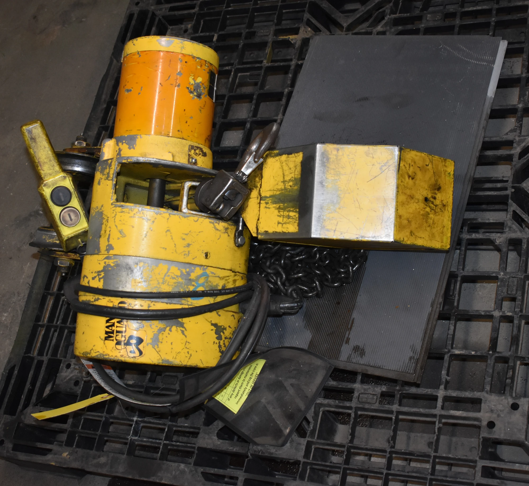1 TON BUDGIT "113455-18" ELECTRIC CHAIN HOIST w/PENDANT & TROLLEY
