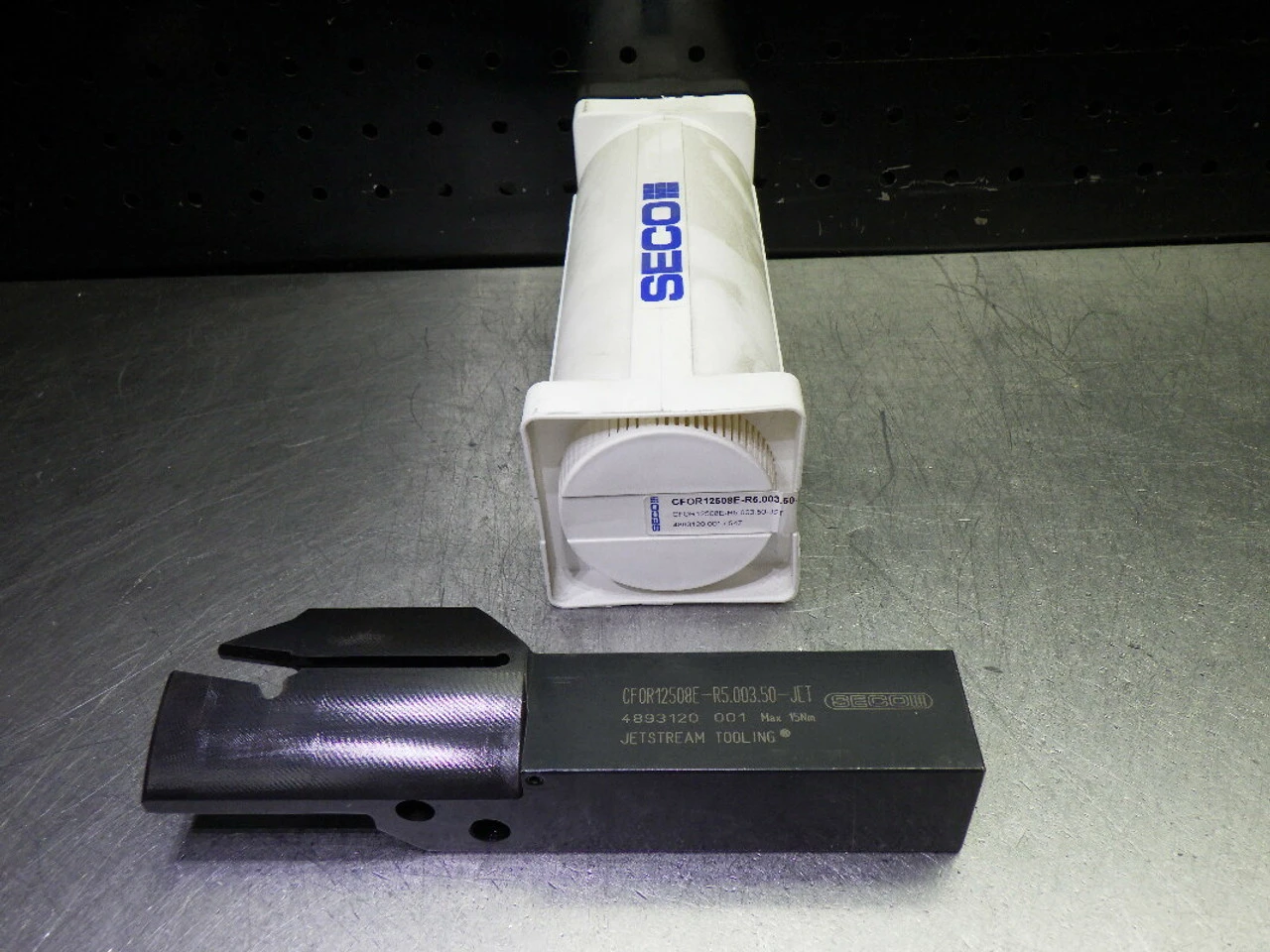 SECO 1.25"x1.25" Coolant Thru Lathe Tool Holder CFOR12508E-R5.003.50.JET (LOC3398B)