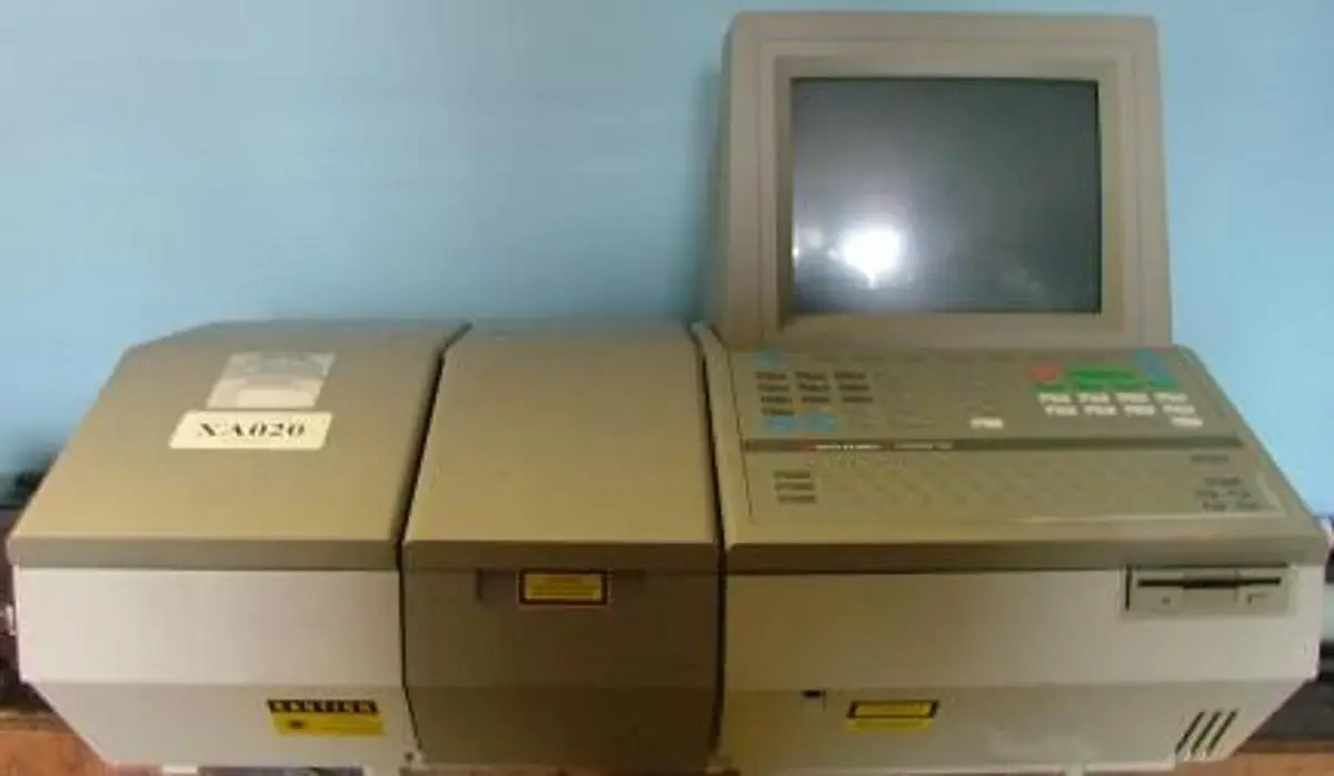 QTY. 1. PERKIN ELMER FT-IR SPECTROMETER PARAGON 10...