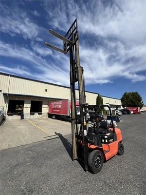 Used 2015 UNILEV UT25P Liquid Propane Forklifts Oregon US | MachineryMax #1341178