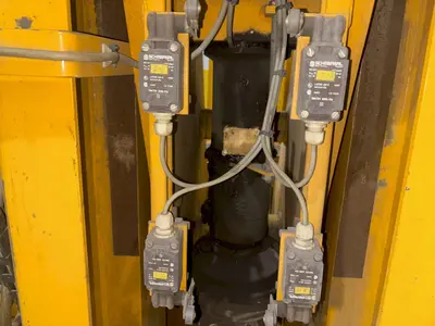 (4) 20 TON (160,000 LBS TOTAL) RAILWAY / NEUERO HEAVY DUTY MOBILE VERTICAL LIFT JACKS: YOBRO #23870