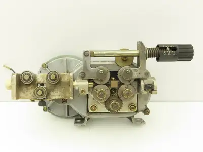 Yaskawa Electric PMEE-12CBB Welder Wire Motor Feeder 24VDC 3/64 Rollers
