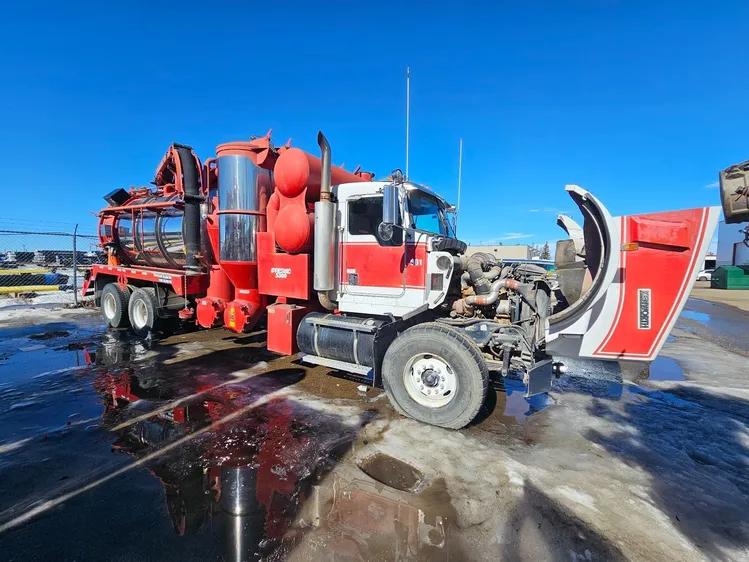 Used 2000 Presvac Systems Powervac Stainless Vacuum Truck Michigan US | American Contractors Equipment Supply #1045300
