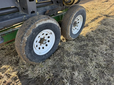 (1) Road Runner 36' dual axle header cart with pin stye hitch, size ST235/85R16 front and rear tires...
