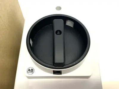 USED ALLEN BRADLEY SER. A ENCLOSED LOAD SWITCH, DOOR COUPLING ROTARY