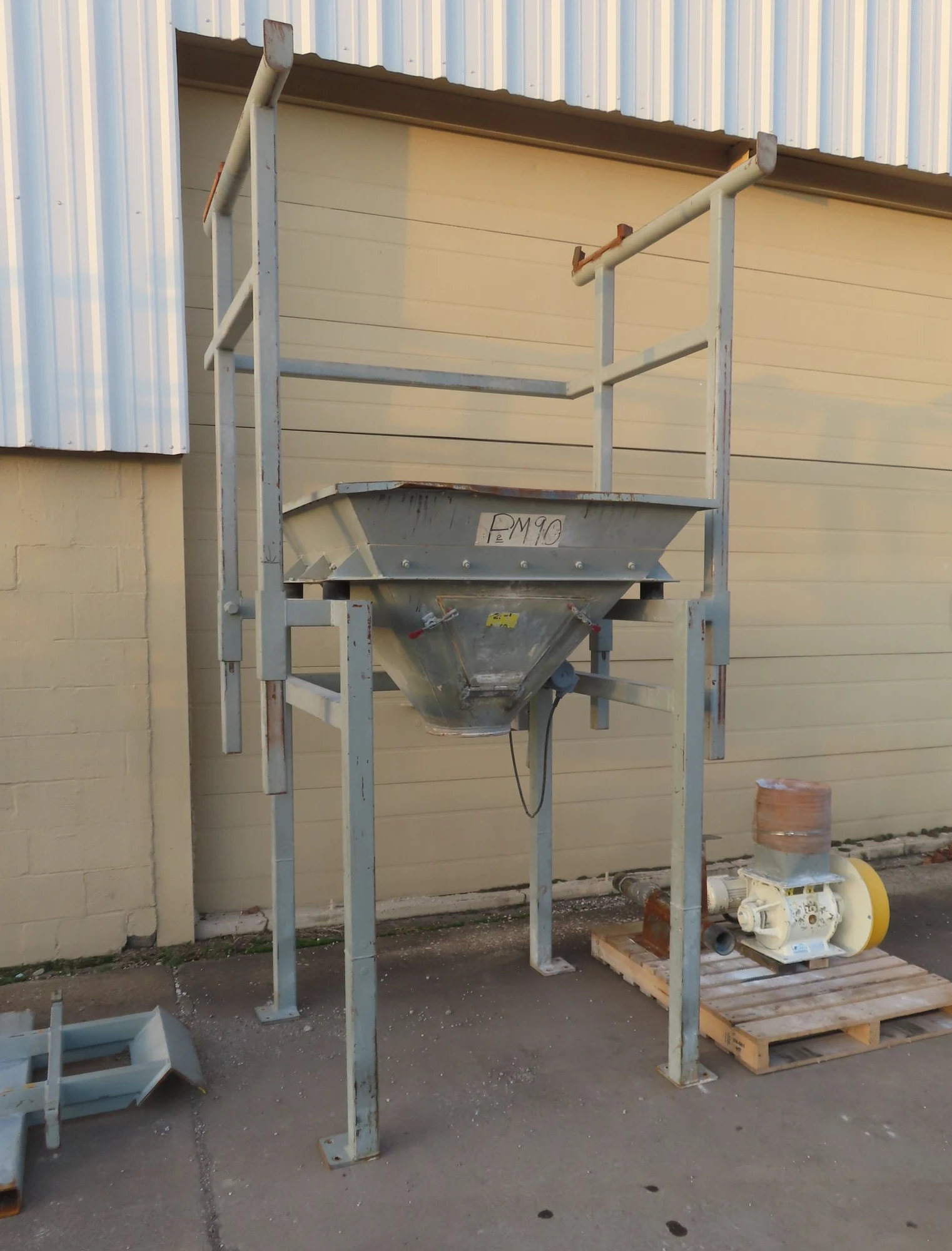 Super Sack or Bulk Bag Unloader with Rotary Valve