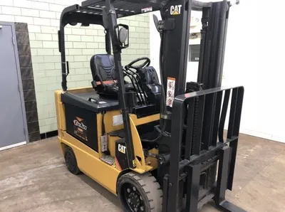 USED 2009 CATERPILLAR E6000