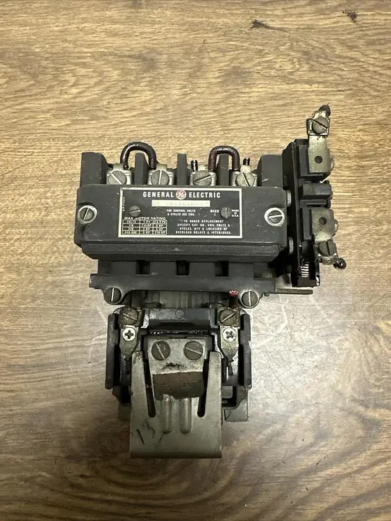 Used GE CR2811C102Q Starters | Surplus Asset Holdings #1205018