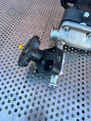 USED 2- ITT PURE FLO RA25MAX DIAPHRAGM VALVE W/ 1 1/2" TO 3/4" SANITARY FITTING