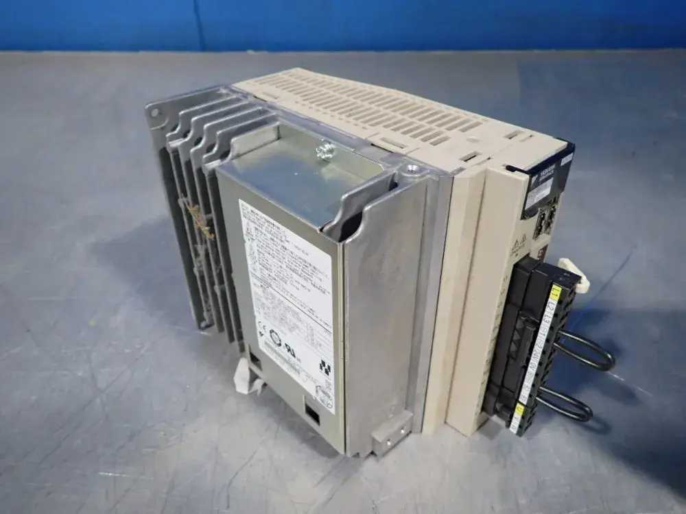 NEW YASKAWA ELECTRIC SGDV3R5D11A002000