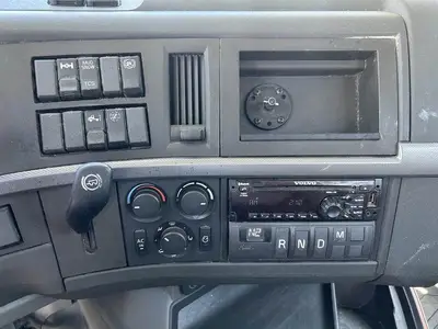 USED 2021 VOLVO VNR42T300