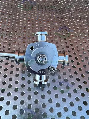 USED GE HEALTHCARE SALVI DN10 1220 4-WAY 316 VALVE 18-1012-57 W/3/4" SANITARY FITTING