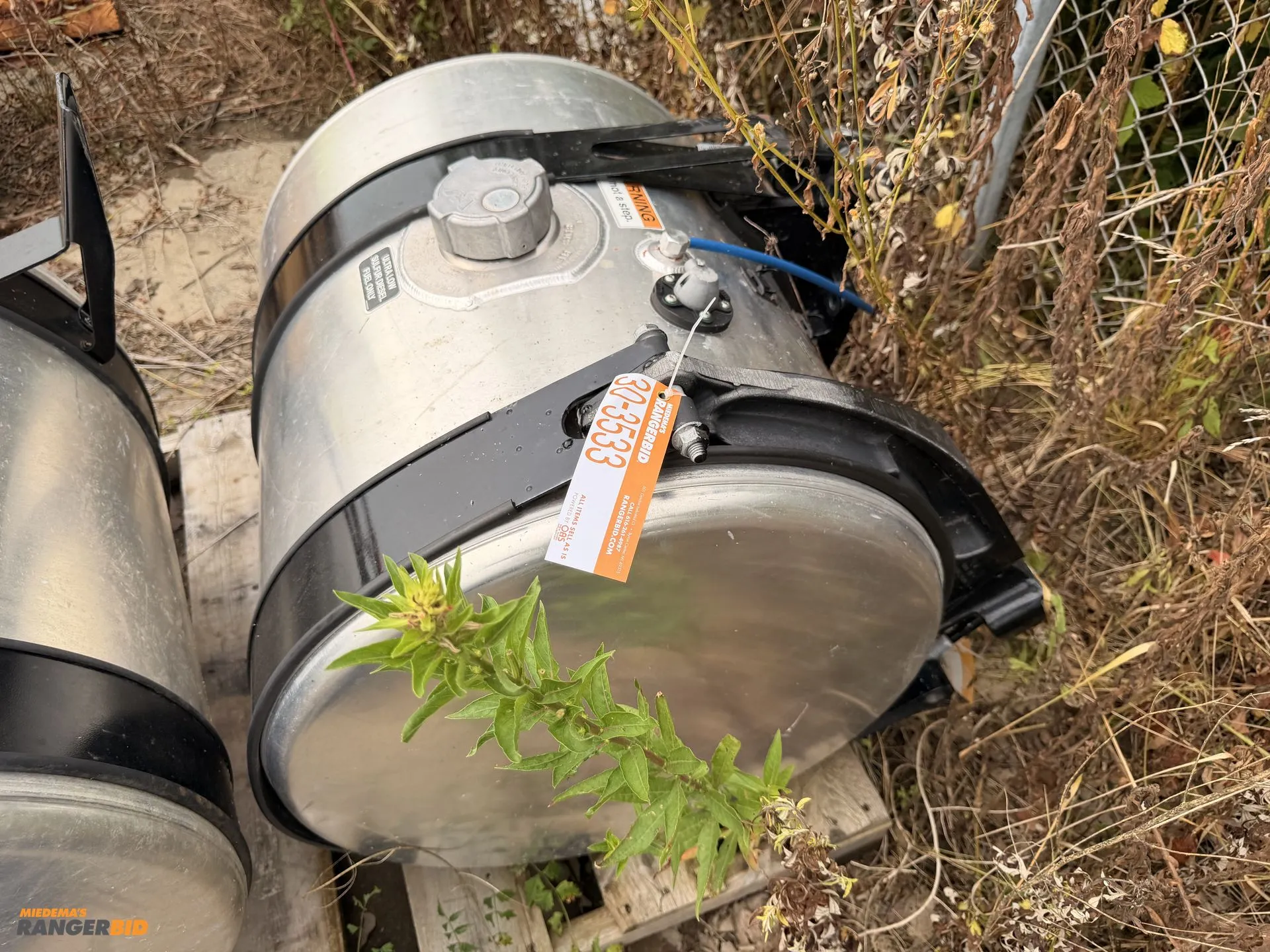 Used DTNA 60 GALLON FUEL TANK WITH STRAPS.  CAME OF WESTERN STAR Miscellaneous Trucks/Trailers Michigan US | Miedema Asset Management Group #1357545